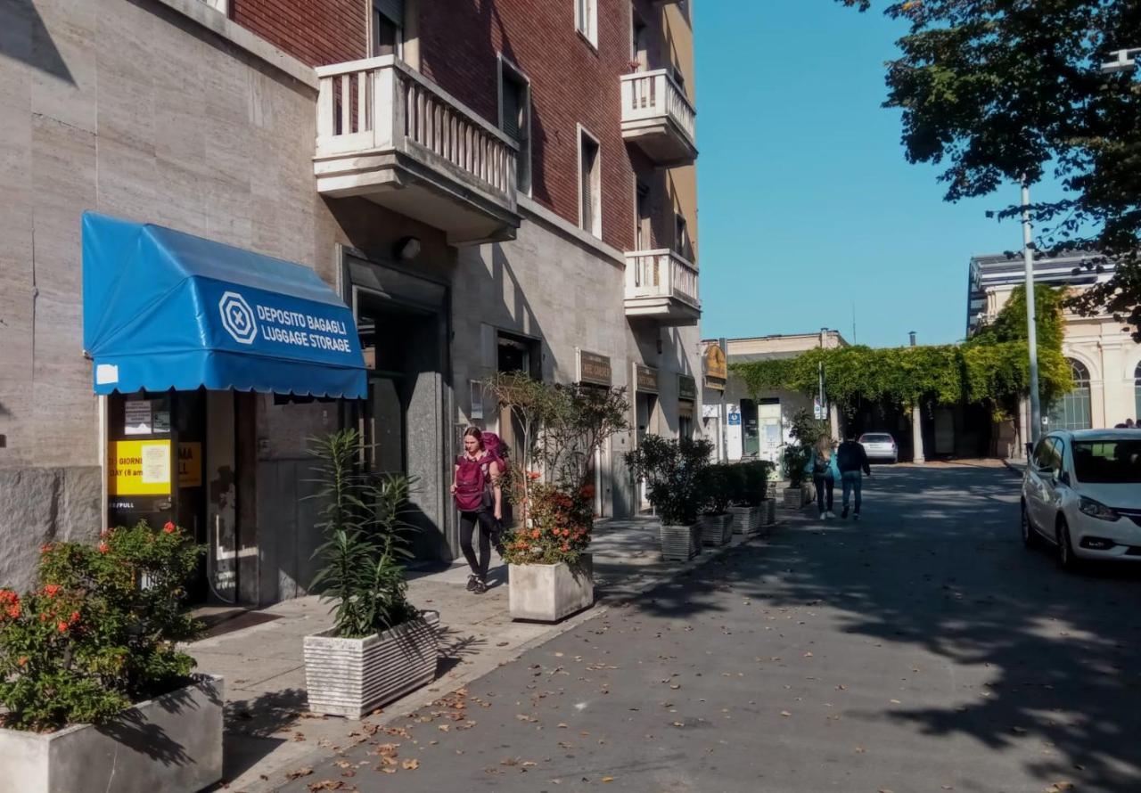Parma Express Traveller'S Lodging Front Station Fs Parking Extérieur photo