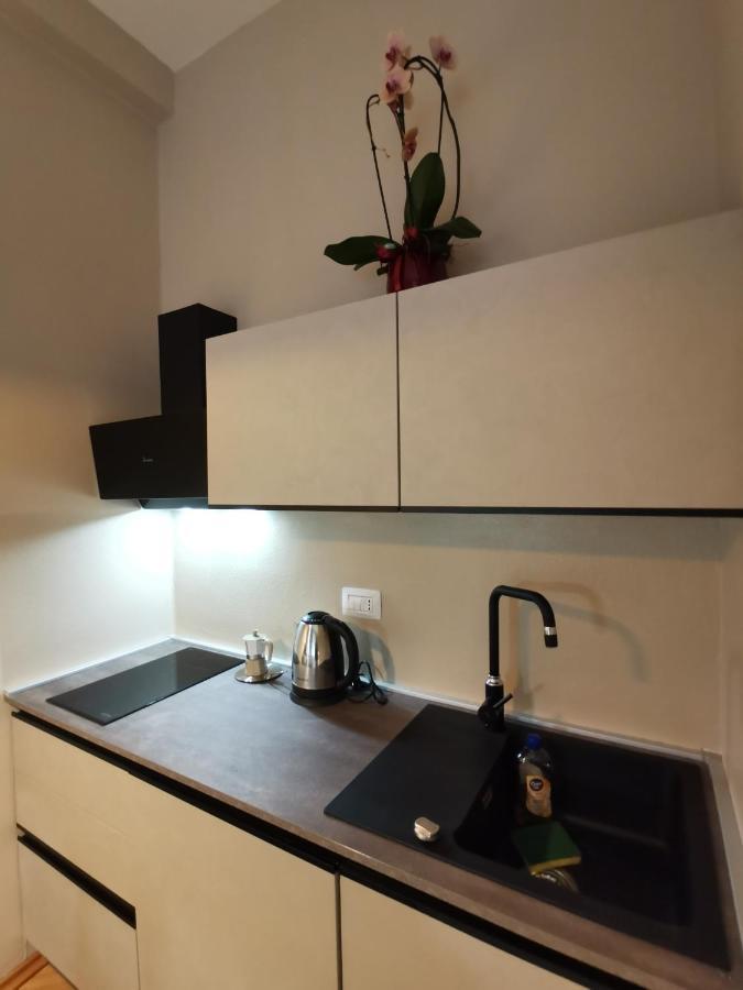 Parma Express Traveller'S Lodging Front Station Fs Parking Extérieur photo