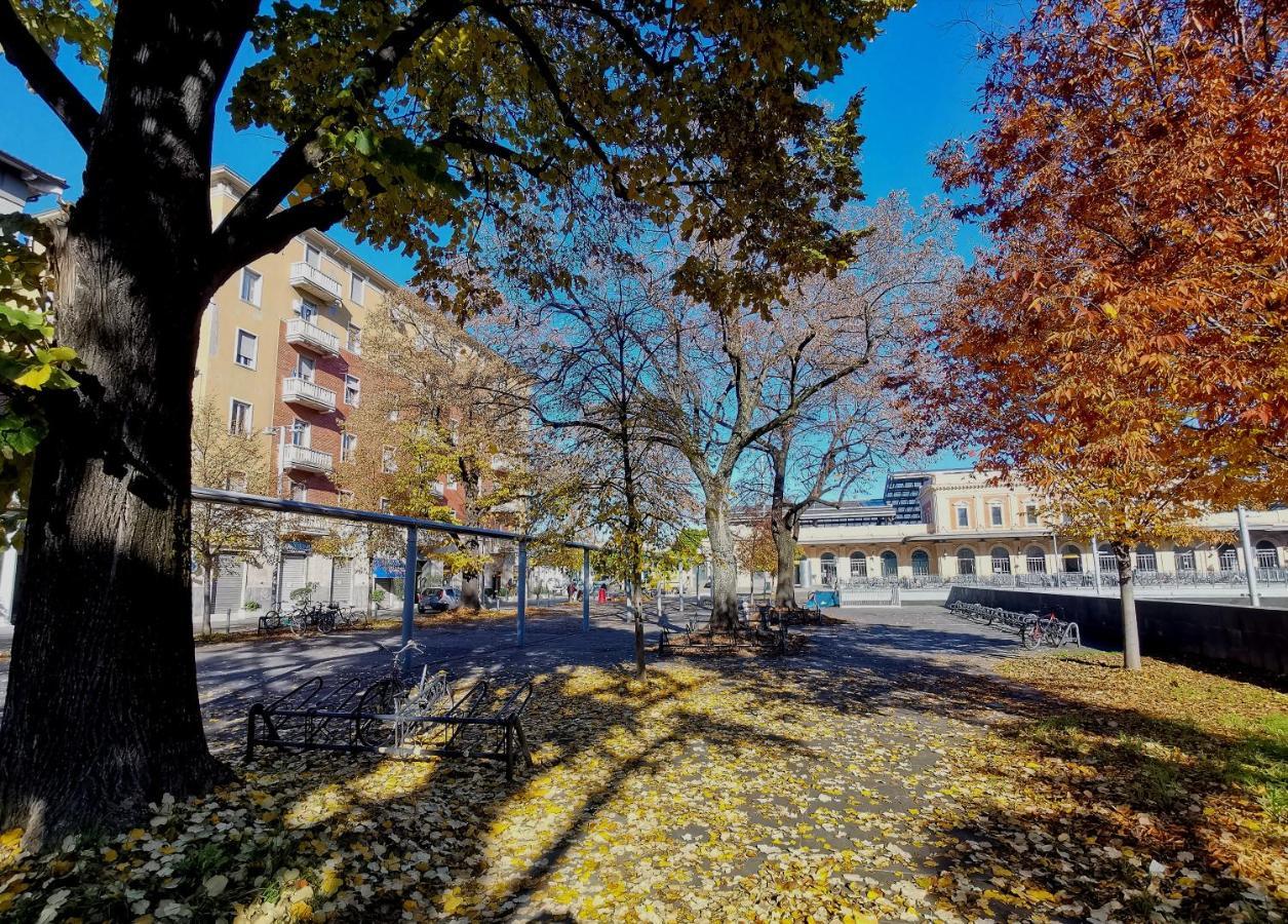 Parma Express Traveller'S Lodging Front Station Fs Parking Extérieur photo