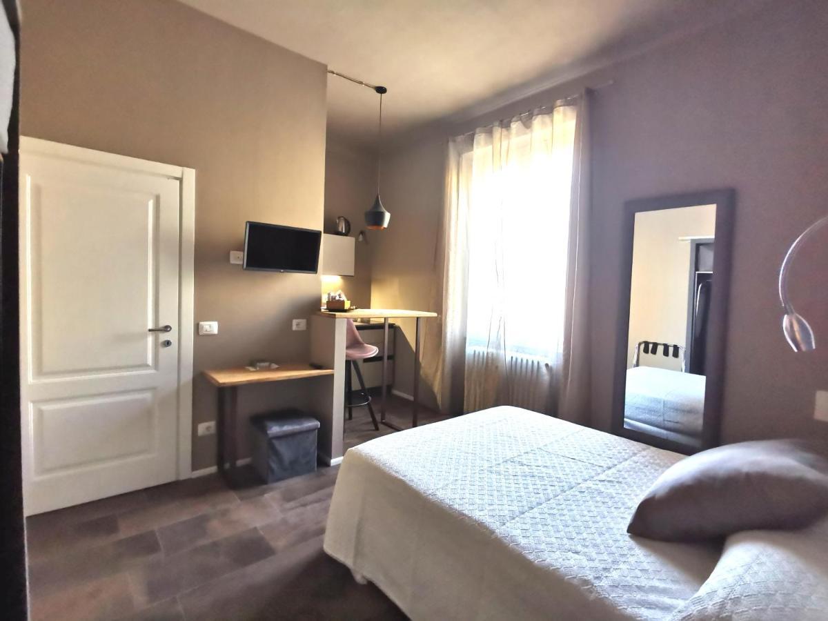 Parma Express Traveller'S Lodging Front Station Fs Parking Extérieur photo