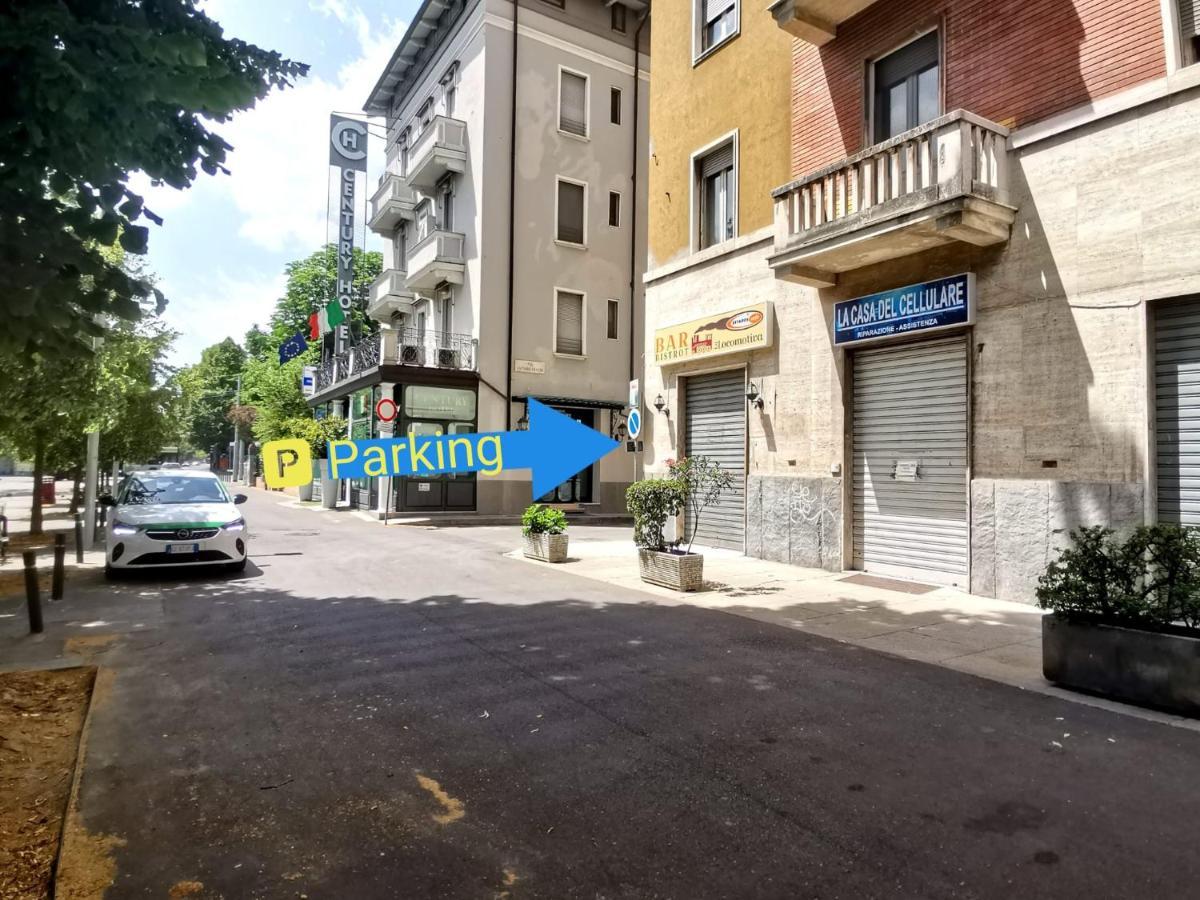 Parma Express Traveller'S Lodging Front Station Fs Parking Extérieur photo